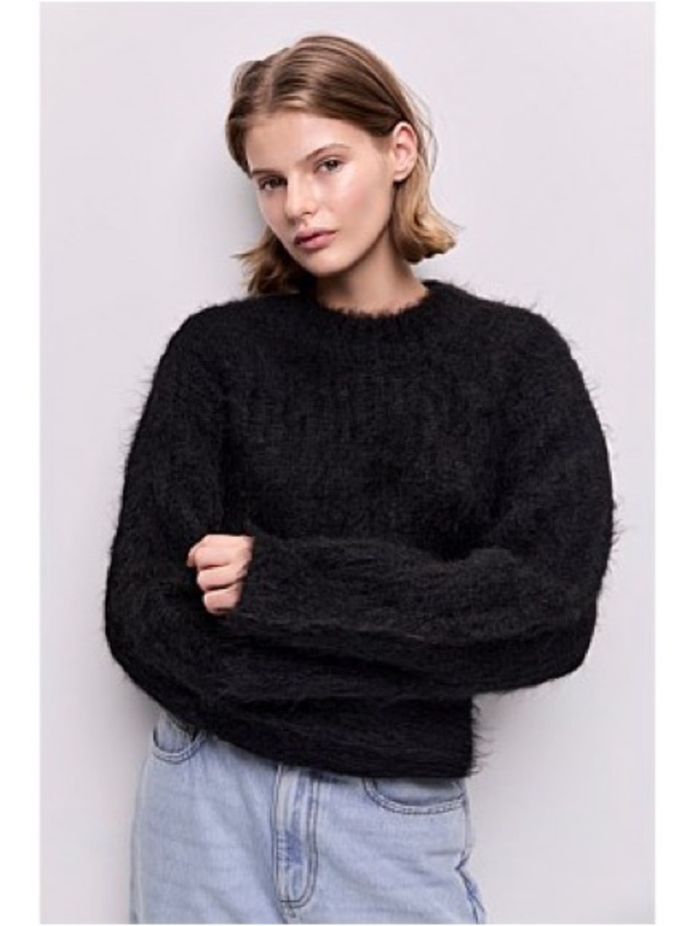 β οΈ5/$25β οΈCozy Fuzzy Mock Neck Sweater in Classic Black